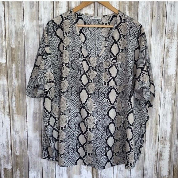 JODIFL Tops - Jodifl Snake Oversized Blouse